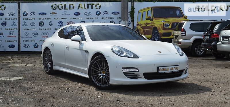 Універсал Porsche Panamera 2011 в Одесі