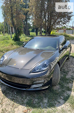 Седан Porsche Panamera 2010 в 
