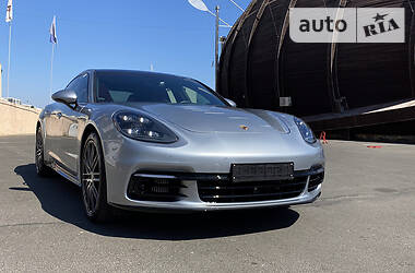 Универсал Porsche Panamera 2018 в Киеве