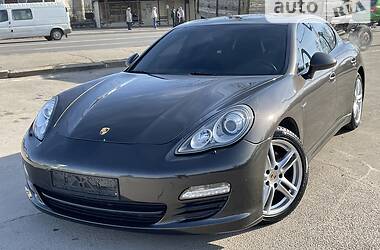 Седан Porsche Panamera 2013 в Тернополе