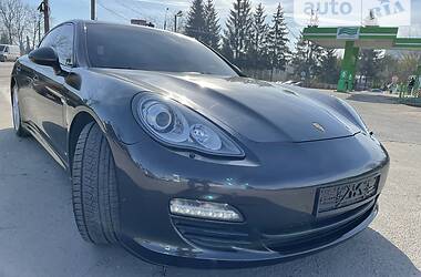 Седан Porsche Panamera 2013 в Тернополе