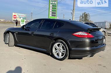 Седан Porsche Panamera 2013 в Тернополе