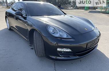 Седан Porsche Panamera 2013 в Тернополе