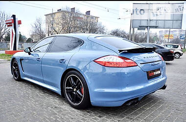 Седан Porsche Panamera 2012 в Одессе