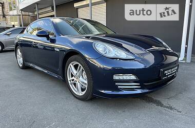 Седан Porsche Panamera 2013 в Києві