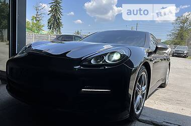 Седан Porsche Panamera 2013 в Тернополе