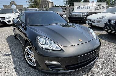 Седан Porsche Panamera 2013 в Тернополе