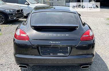 Седан Porsche Panamera 2013 в Тернополе