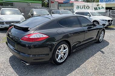 Седан Porsche Panamera 2013 в Тернополе