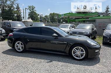 Седан Porsche Panamera 2013 в Тернополе