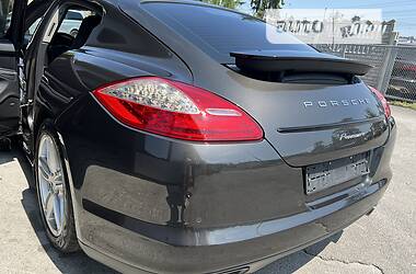 Седан Porsche Panamera 2013 в Тернополе