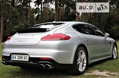Хэтчбек Porsche Panamera 2013 в Киеве