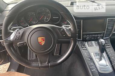 Хэтчбек Porsche Panamera 2015 в Киеве
