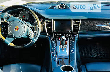 Седан Porsche Panamera 2012 в 
