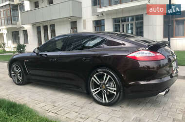 Седан Porsche Panamera 2010 в Киеве