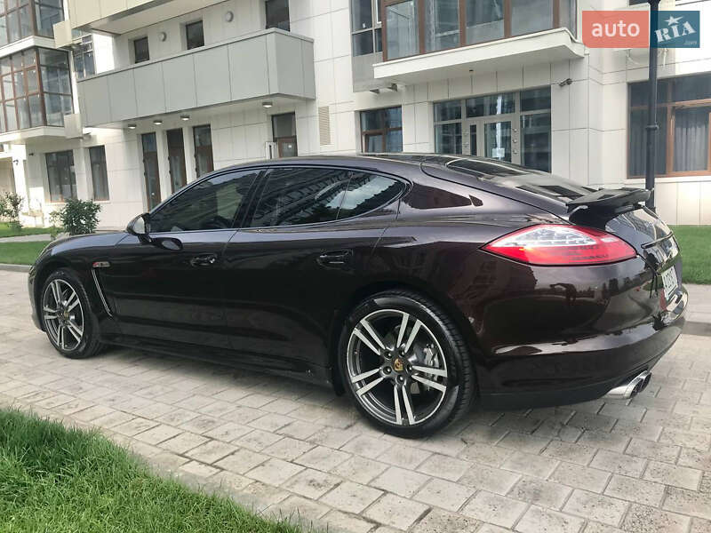 Седан Porsche Panamera 2010 в Киеве