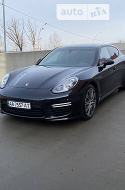 Хэтчбек Porsche Panamera 2014 в Киеве