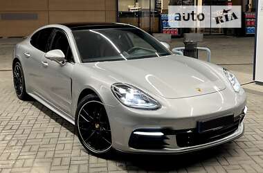 Седан Porsche Panamera 2020 в Киеве