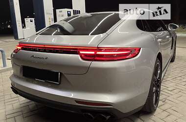 Седан Porsche Panamera 2020 в Киеве