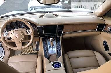 Хэтчбек Porsche Panamera 2012 в Киеве