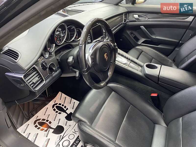 Седан Porsche Panamera 2010 в Днепре