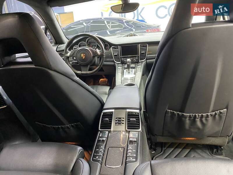 Седан Porsche Panamera 2010 в Днепре