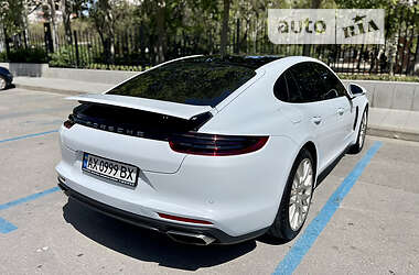 Лифтбек Porsche Panamera 2020 в 