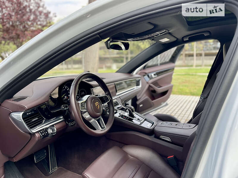 Лифтбек Porsche Panamera 2020 в Киеве