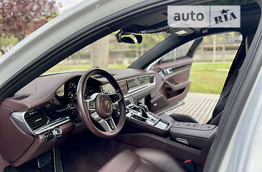 Лифтбек Porsche Panamera 2020 в 