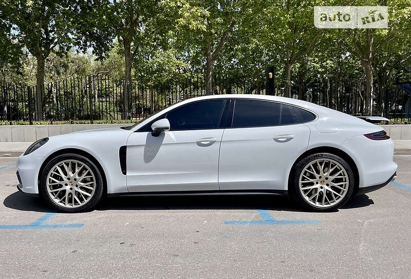 Лифтбек Porsche Panamera 2020 в Киеве