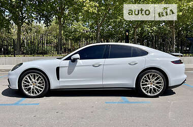 Лифтбек Porsche Panamera 2020 в 
