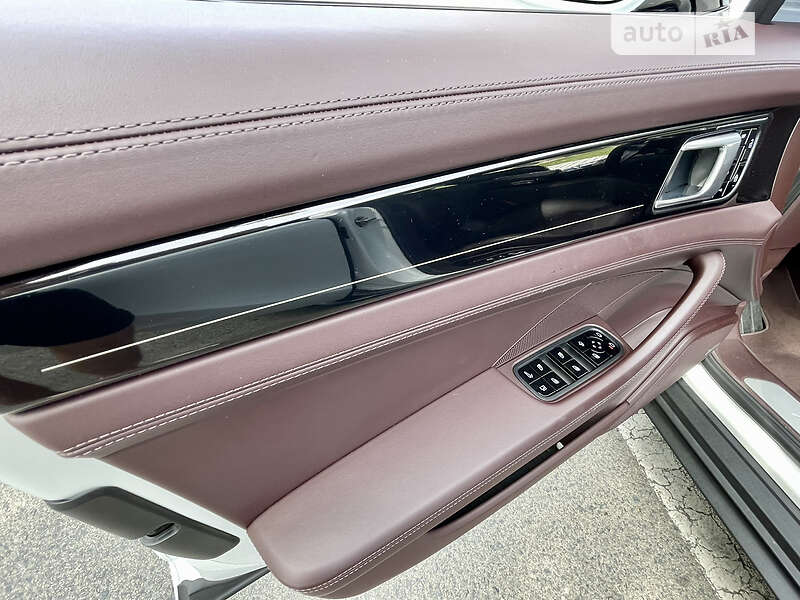 Лифтбек Porsche Panamera 2020 в Киеве