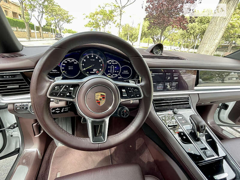 Лифтбек Porsche Panamera 2020 в Киеве