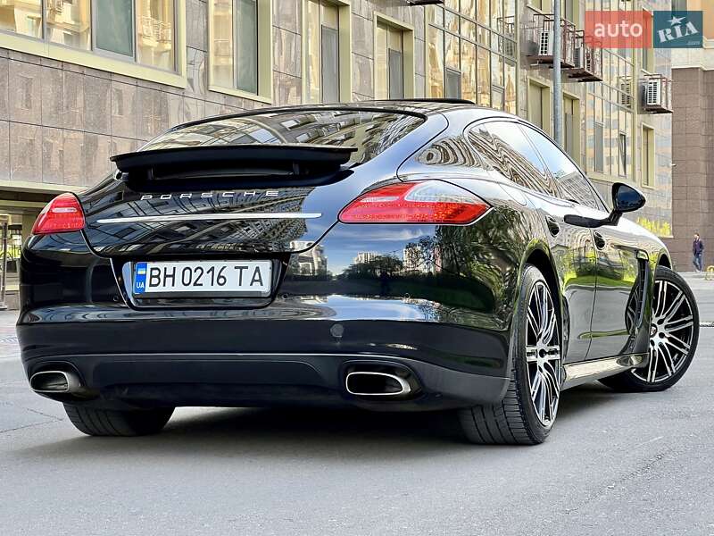 Седан Porsche Panamera 2012 в Одессе