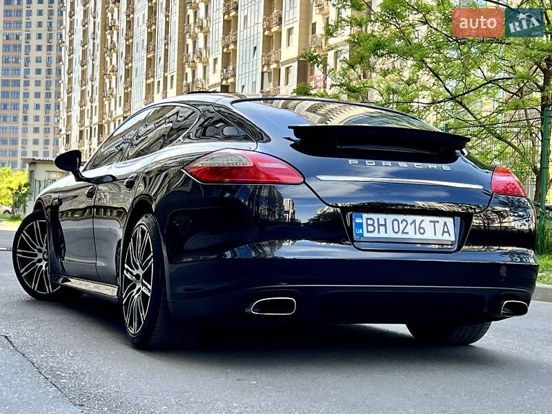 Седан Porsche Panamera 2012 в Одессе