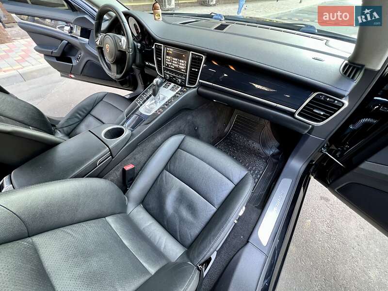 Седан Porsche Panamera 2012 в Одессе