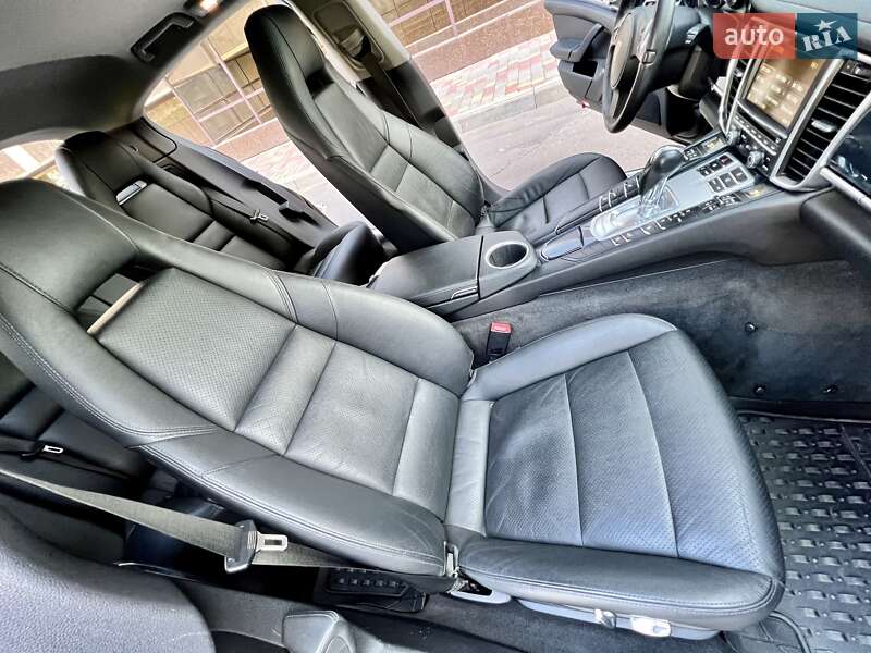 Седан Porsche Panamera 2012 в Одессе