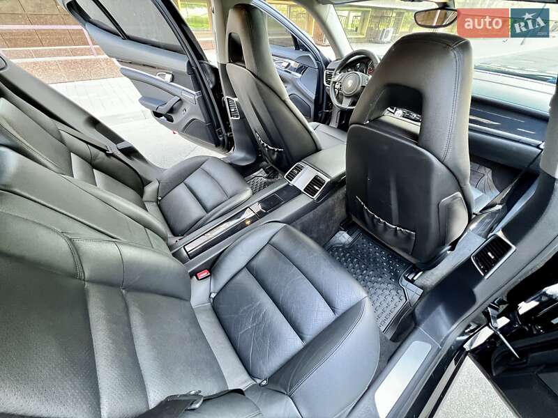 Седан Porsche Panamera 2012 в Одессе