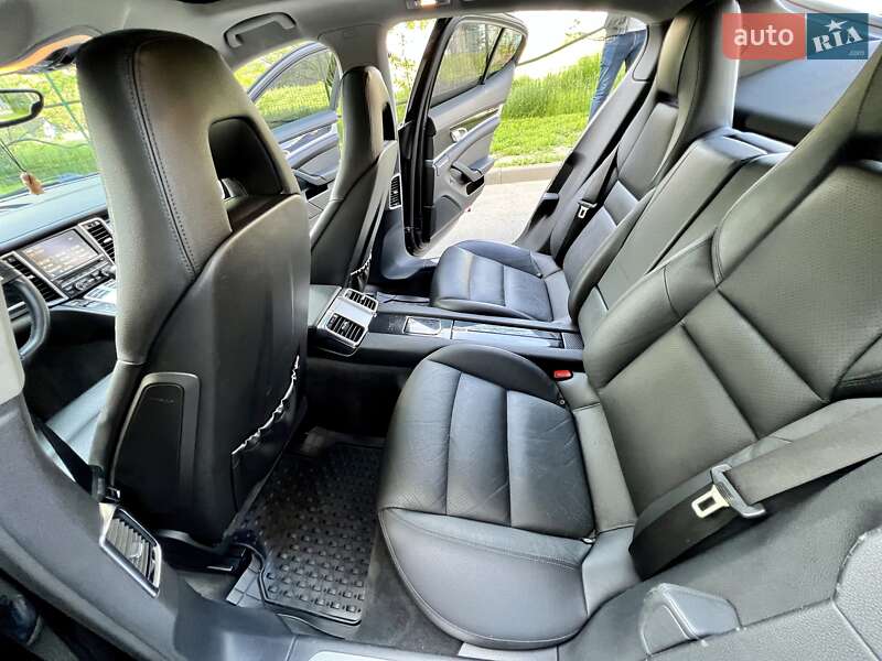 Седан Porsche Panamera 2012 в Одессе