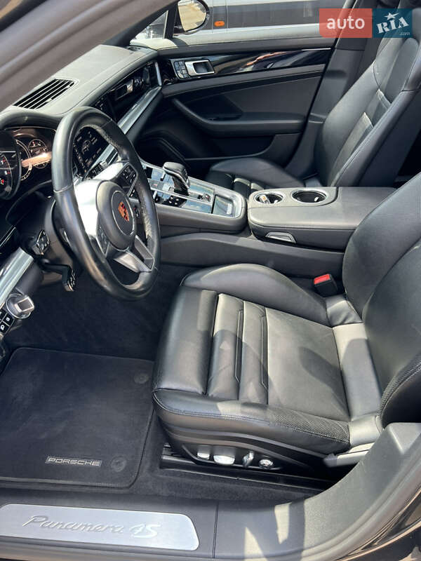 Фастбэк Porsche Panamera 2017 в Житомире