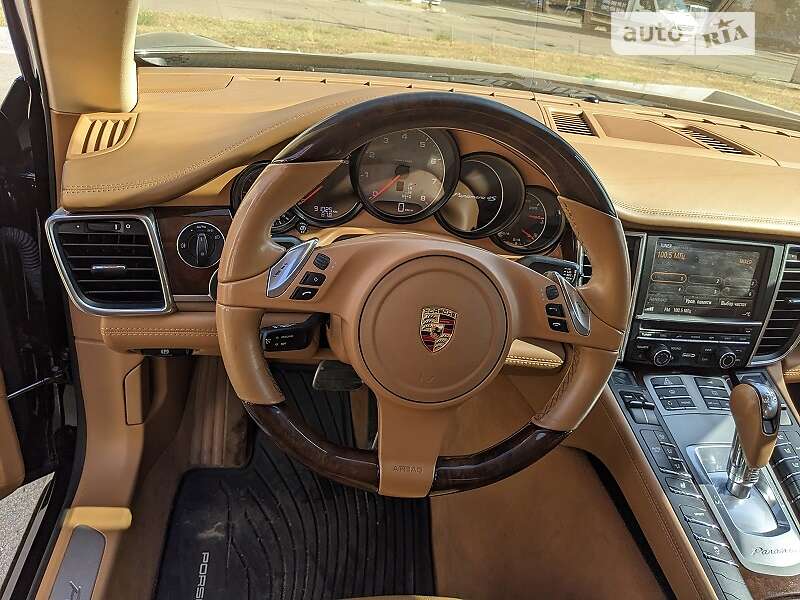 Фастбэк Porsche Panamera 2011 в Киеве