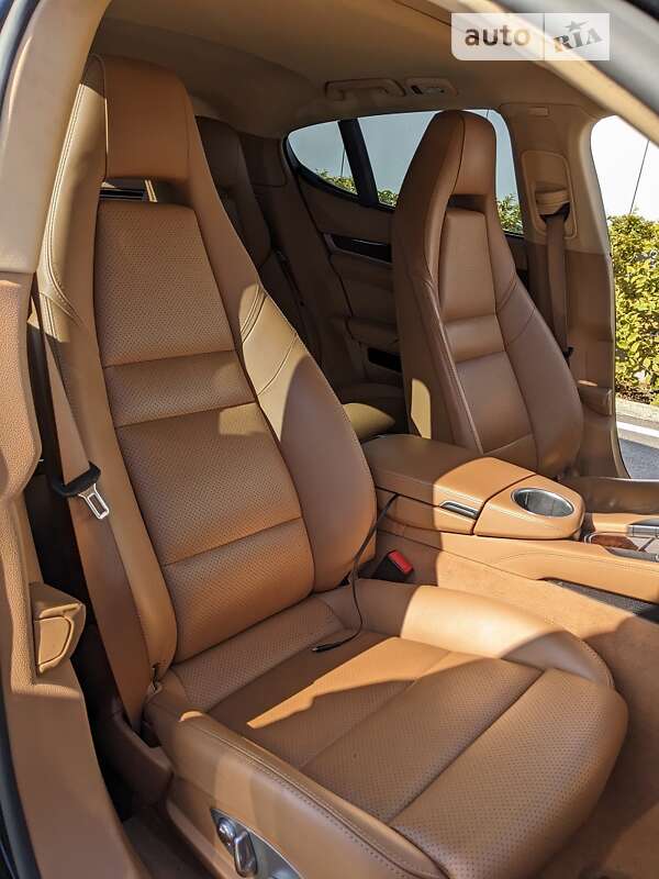 Фастбэк Porsche Panamera 2011 в Киеве