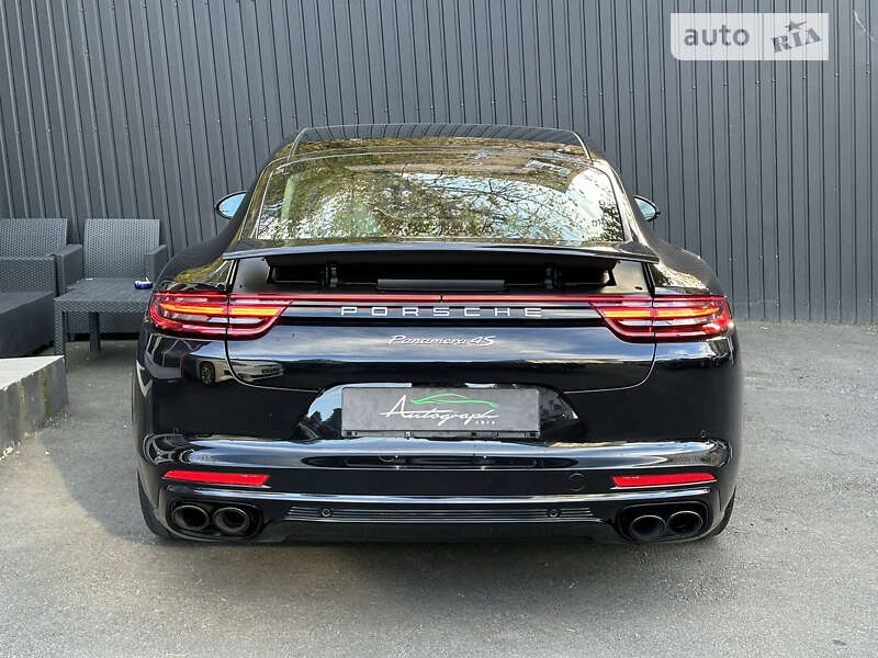 Фастбэк Porsche Panamera 2018 в Киеве