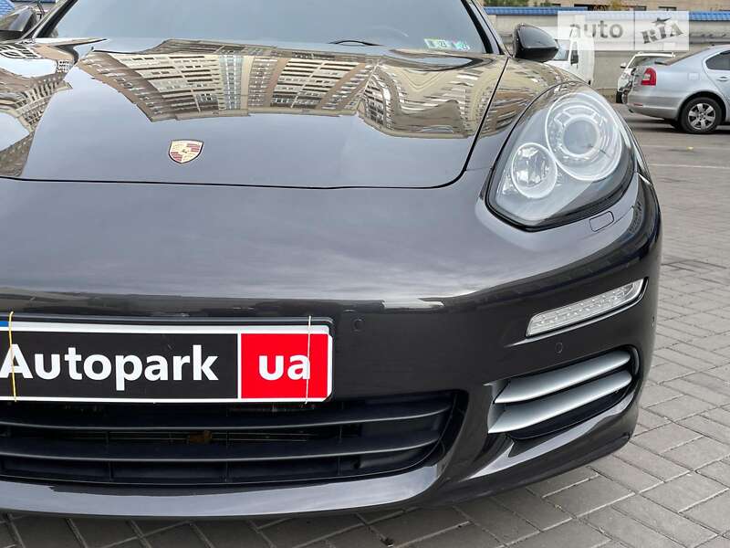 Фастбэк Porsche Panamera 2013 в Одессе