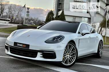 Фастбэк Porsche Panamera 2018 в Киеве