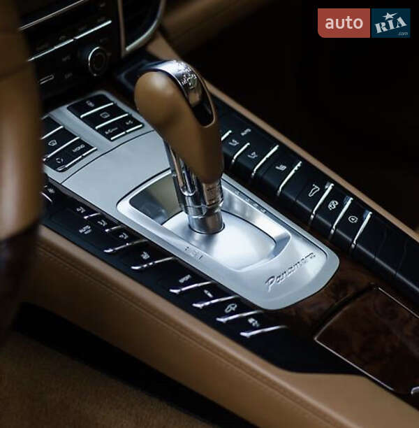 Фастбэк Porsche Panamera 2012 в Львове