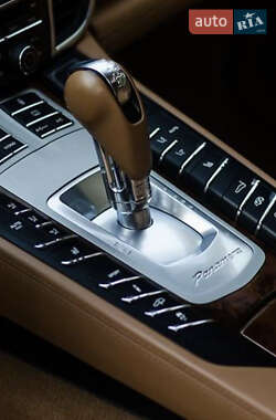 Фастбэк Porsche Panamera 2012 в 