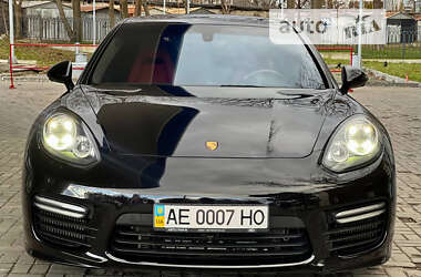 Фастбэк Porsche Panamera 2013 в 