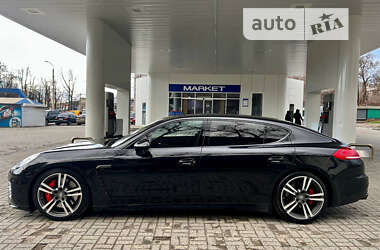 Фастбэк Porsche Panamera 2013 в 