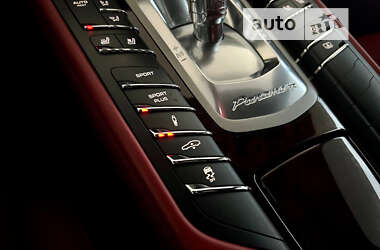 Фастбэк Porsche Panamera 2013 в 